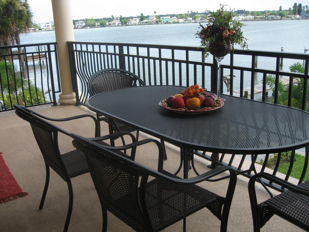Beach And Bay Mediterraneantownhouse St. Pete Beach Exterior photo