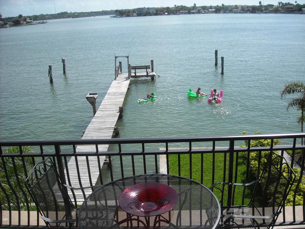 Beach And Bay Mediterraneantownhouse St. Pete Beach Exterior photo