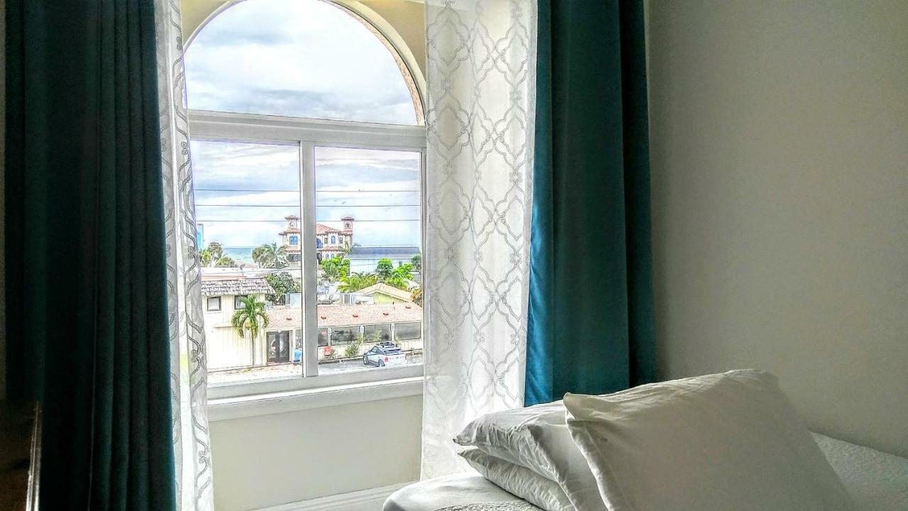 Beach And Bay Mediterraneantownhouse St. Pete Beach Exterior photo